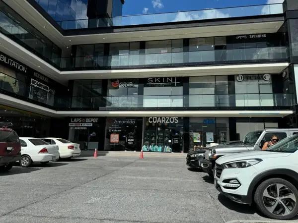 Local en Venta en Zona Sur (Torre Vetro) en Monterrey, Nuevo León