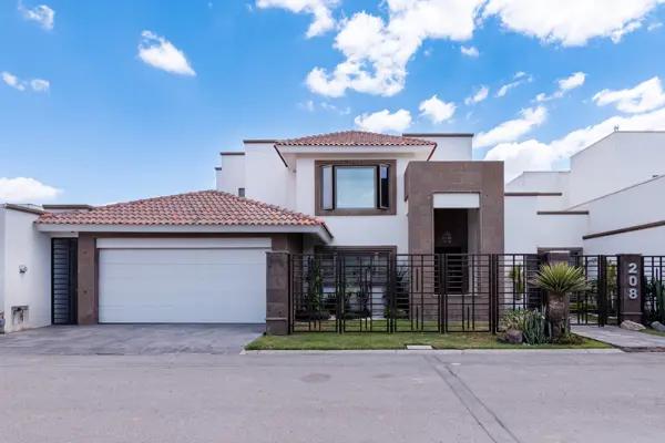 Casa en venta en Residencial El Fresno, Torreón, con amplio jardín y cochera