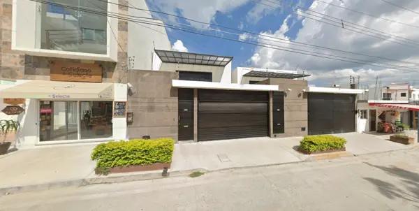 CASA EN VENTA DE DOS NIVELES, UBICADA EN LA COLONIA LAS GLORIA, TUXTLA GUTIERREZ