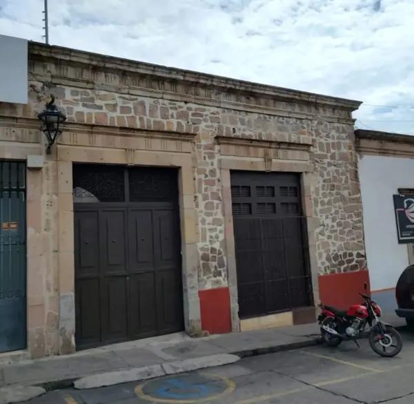 HERMOSA CASA IDEAL PARA OFICINAS, HOTEL SUITE O RESTAURANTE; EXELENTE UBICACION