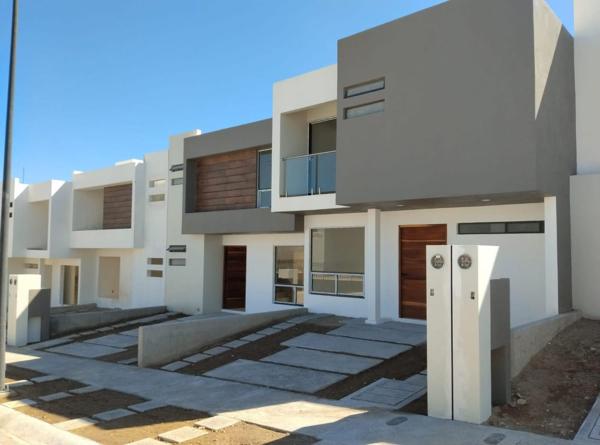CASA EN VENTA, A LADO DE TEJEDA, CORREGIDORA, QRO.