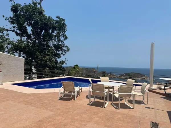 $$$ Casa en condominio en zona Residencial del Fracc. Las Playas en Acapulco, cerca de las playas