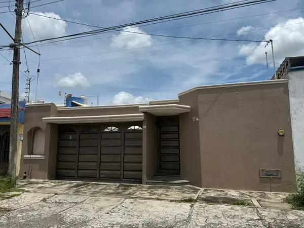 AMPLIA CASA HABITACIÓN UNIFAMILIAR UNA PLANTA 270 M2 CONSTRUCCIÓN FRACC. LAURELES II, TAPACHULA