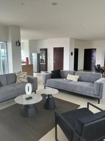 Amplio Departamento Amueblado en Villas de Irapuato
