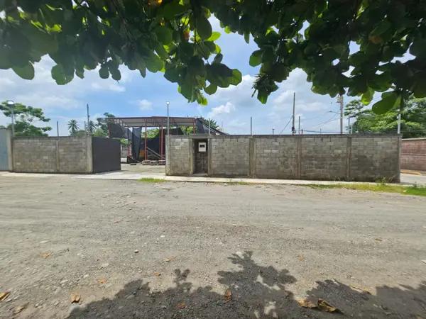 OFICINA, BODEGA Y PATIO DE MANIOBRAS, MUY BIEN UBICADO, 7A SUR ESQ CAMINO EL TUBO ANTES DEL LIB. SUR