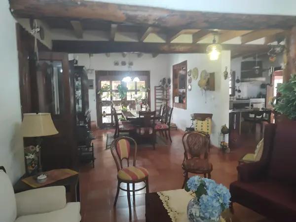 HERMOSA CASA DE CAMPO, ESTILO COLONIAL , EN UN AREA SÚPER TRANQUILA