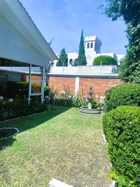 Casa de Lujo en Venta en Bosques de las Lomas | 618 m², 4 Recámaras, Jardín, Terrazas y Salón Casa de Lujo en Venta en Bosques de las Lomas | 618 m², 4 Recámaras, Jardín, Terrazas y Salón
