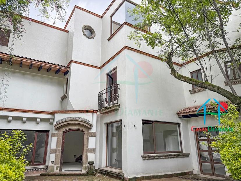 Foto 0 de Casa Clásica en Venta en Tlacopac con Potencial para Proyecto de Lujo | Id nn-qy1000113
