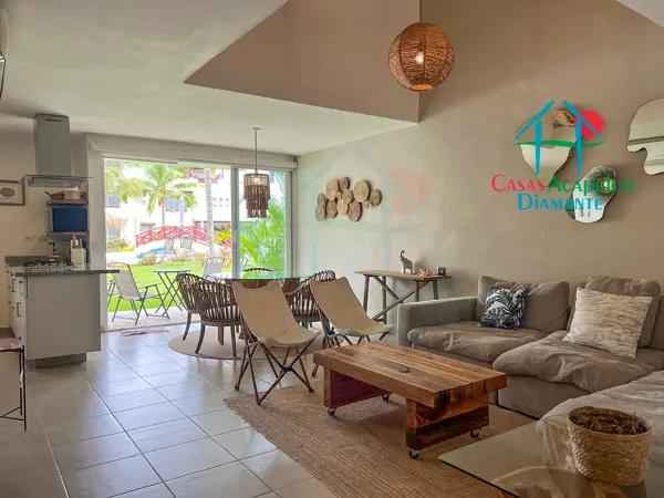 Casa en Venta en Terrasol Acapulco con Roof Garden y Jacuzzi Casa en Venta en Terrasol Acapulco con Roof Garden y Jacuzzi