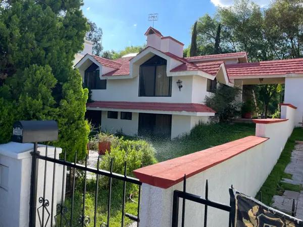 En Venta casa amueblada con encanto mexicano y vista al campo de Golf en Tequisquiapan.