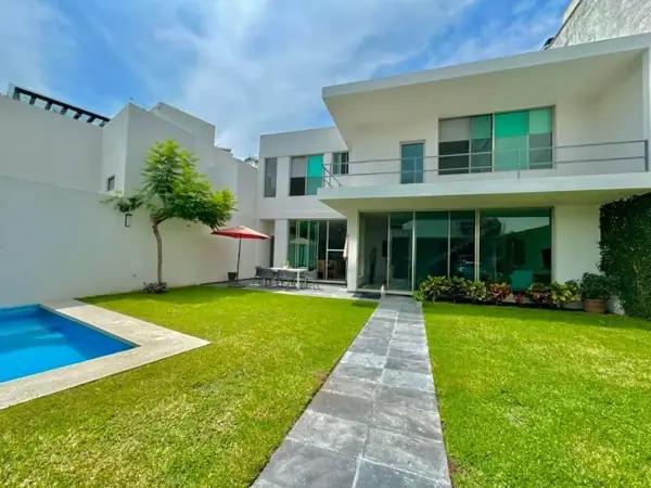 Moderna casa en Palmira Kloster con Vigilancia $7,450,000 Moderna casa en Palmira Kloster con Vigilancia $7,450,000