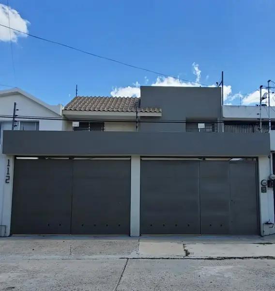 CASA REMODELADA EN PUNTO VERDE