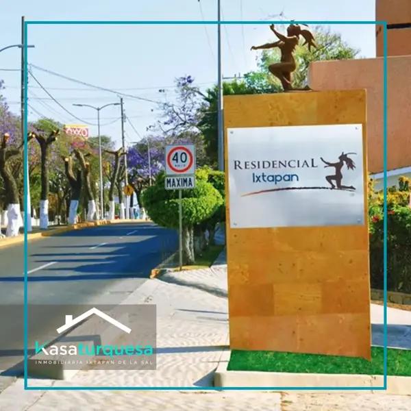 VENTA DE LOTE COMPLETAMENTE PLANO  EN RESIDENCIAL IXTAPAN