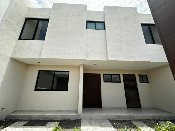 Casa en Corregidora con Amplios Espacios y Acabados Modernos
