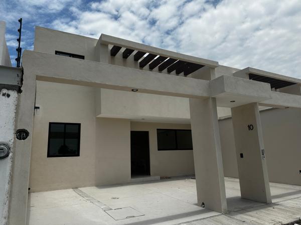 Casa en Venta en Querétaro: Moderna y Céntrica Casa en Venta en Querétaro: Moderna y Céntrica