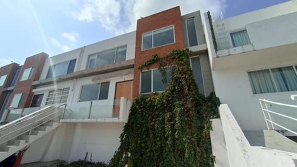Vive en esta amplia casa en Punta Esmeralda Corregodora Vive en esta amplia casa en Punta Esmeralda Corregodora
