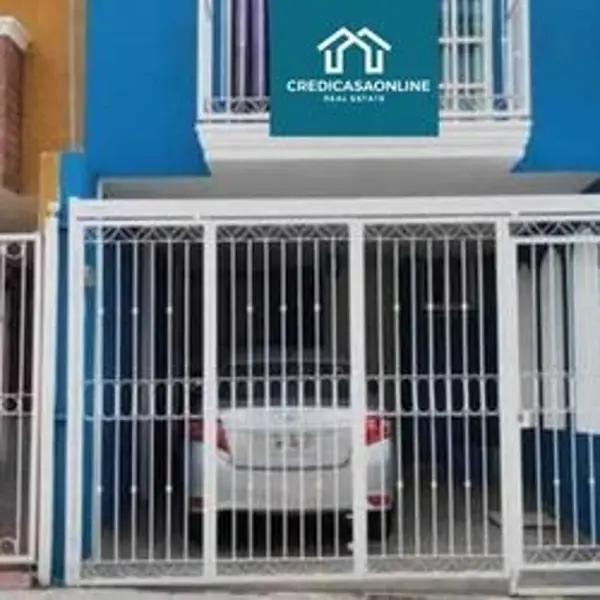 Casa en Venta en Colinas del Rey, Zapopan - Espacio y Comodidad