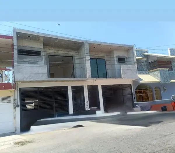 Casa en venta en Boca del Río con ALBERCA y recámara en PLANTA BAJA