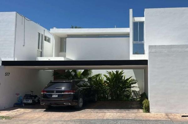 | Moderna casa en venta dentro de una excelente privada |