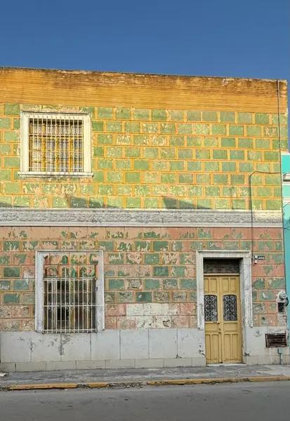 | Gran casa para remodelar en el centro |