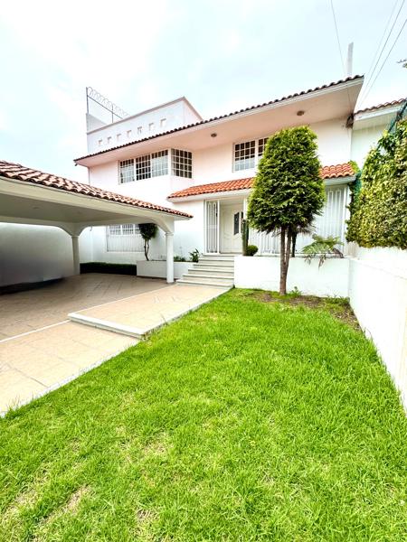 Amplia casa en venta en San Carlos