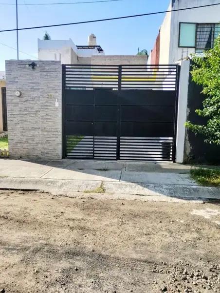 Linda casa en Parques de Tesistan