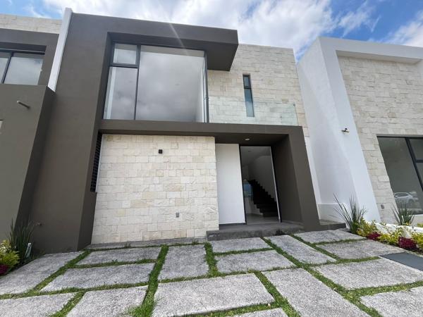 HERMOSA RESIDENCIA EN RINCÓN DE LA MONTAÑA, MORELIA A MINUTOS DE PLAZA ALTOZANO