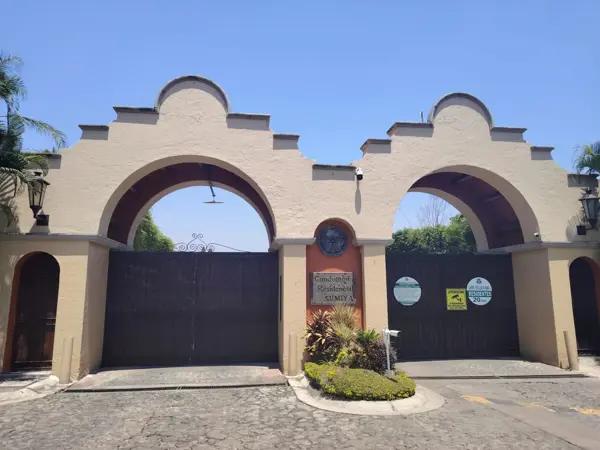 Fraccionamiento Residencial Sumiya Venta Casa Jardín Grande y Alberca