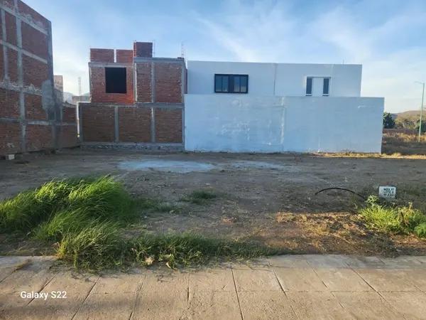 Venta de lote urbano en Jardín Residencial Autlán, Jalisco con servicios completos