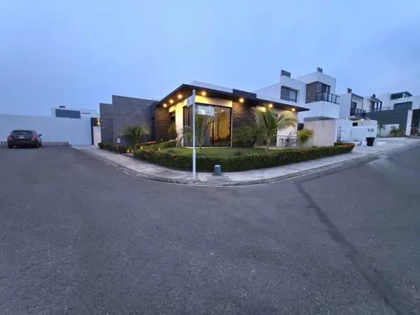 SE VENDE CASA EN LOMAS DE LA RIOJA