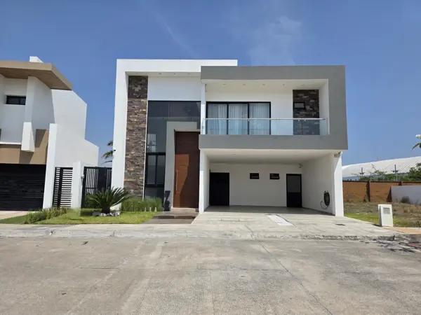 SE VENDE CASA EN PUNTAB TIBURON