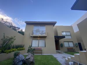 Casa en Venta en Vista Real Country Club, Corregidora, Querétaro: Espaciosa y Moderna Casa en Venta en Vista Real Country Club, Corregidora, Querétaro: Espaciosa y Moderna