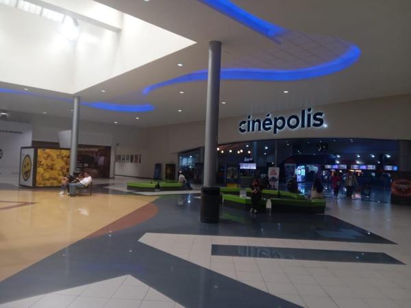 EXCELENTE LOCAL EN RENTA EN PLAZA SENDERO, EXCELENTE UBICACIÓN ENTRE LA TIENDA MAC STORE Y CINÉPOLIS