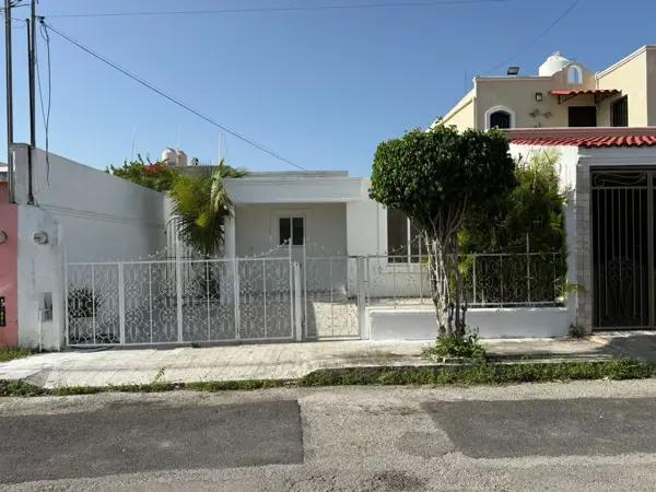 | Preciosa Casa en Renta de 1 Planta con Piscina |