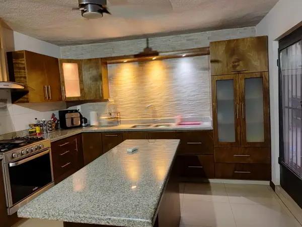 Casa EQUIPADA Y CLIMATIZADA en VENTA colonia San Bernabé Monterrey NL