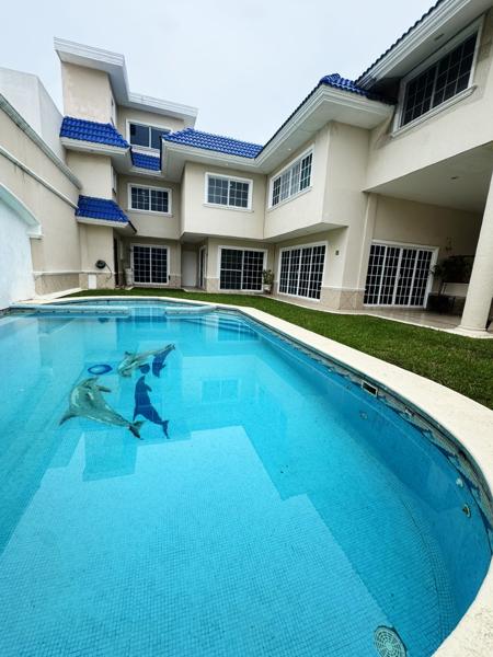 HERMOSA RESIDENCIA EN COSTA DE ORO EN VENTA
