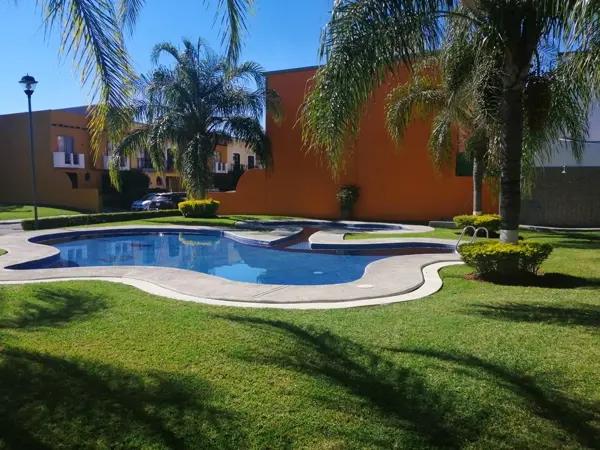 Casa en Paseos de Tezoyuca: Venta o Renta, 3 Recámaras, Alberca, Vigilancia
