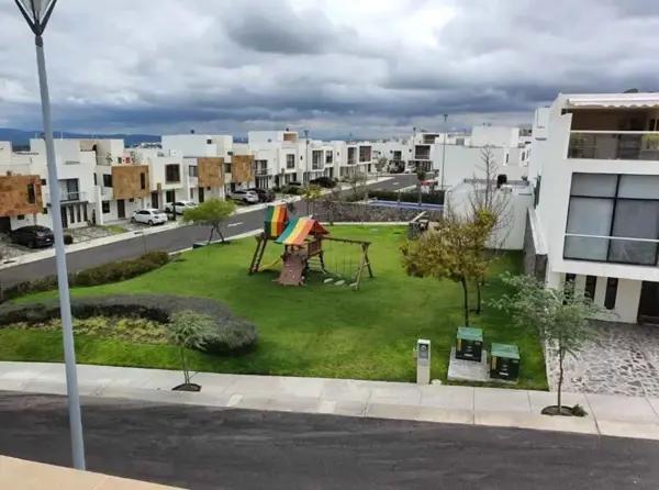 Venta Casa ADJUDICADA en Condominio Zibata qUERETARO