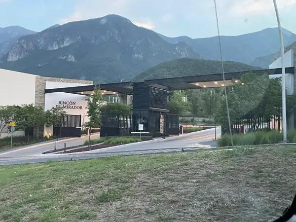 Terreno residencial en venta en Sierra Alta, Monterrey: Excelente ubicación y amplias posibilidades