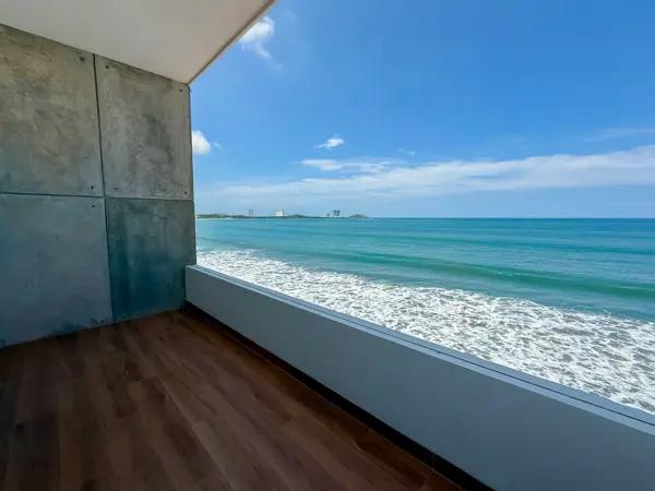 PRECIOSO CONDOMINIO A PIE DE PLAYA