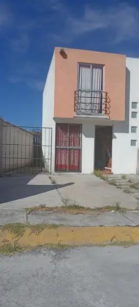 VENTA DE CASA DENTRO DE FRACCIONAMIENTO