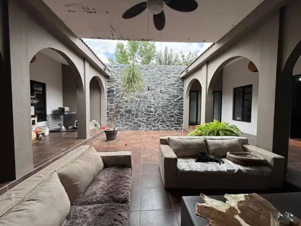 Espectacular Casa/Quinta  de un piso con Alberca en Venta Barrial Santiago NL