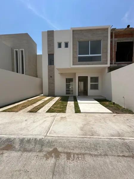 SE VENDE CASA EN FRACCIONAMIENTO CERRADO, BOCA DEL RIO