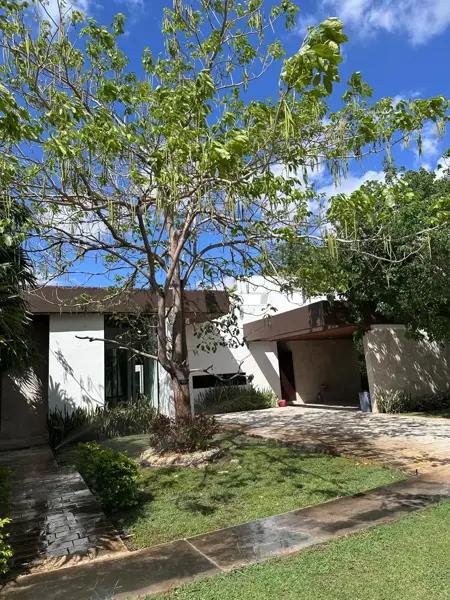 | Gran casa en Renta ya disponible en Yucatán Country Club | | Gran casa en Renta ya disponible en Yucatán Country Club |