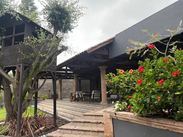 "Gran oportunidad en Arboledas 4ª Sección: casa con alberca, excelente estado y amplio terreno"