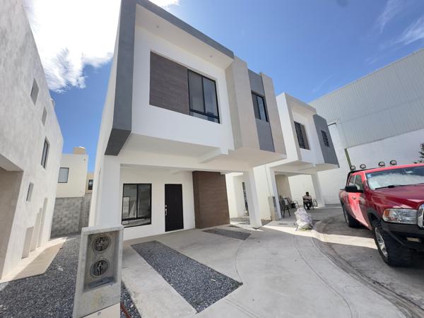 CASA NUEVA  EN VENTA EN PRIVANZAS MIRASIERRA