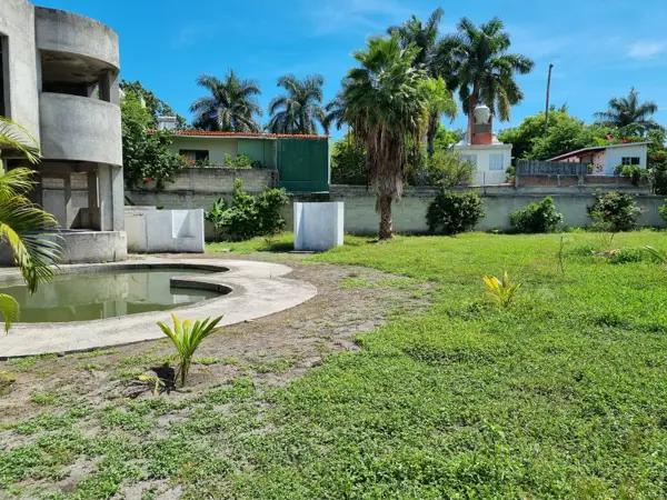 Casa en obra gris con amplio terreno en Chiconcuac, Morelos