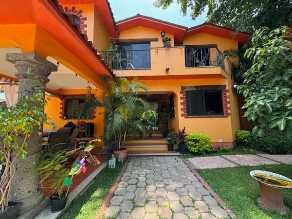 Condominio de cuatro casas en venta. Condominio de cuatro casas en venta.
