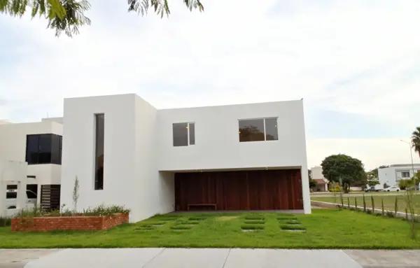 Residencia Nueva de Lujo en San Lorenzo Residencial – Diseño Único y Alta Plusvalía Residencia Nueva de Lujo en San Lorenzo Residencial – Diseño Único y Alta Plusvalía