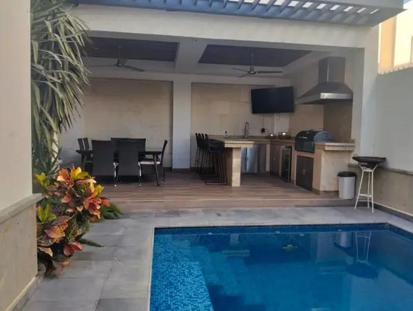 VENTA CASA  CON ALBERCA Y TERRAZA SENDEROS VILLA ALTA